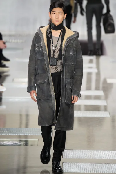 Look 12